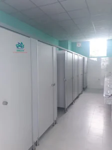 Kinh nghiệm thi công vách ngăn vệ sinh Compact và chọn phụ kiện inox304 chất lượng