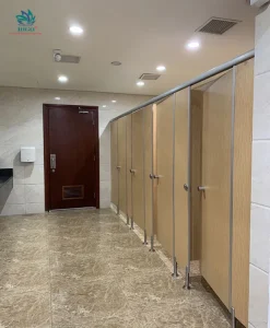 Báo Giá Vách Ngăn Vệ Sinh Compact Mới Nhất 2025 Chọn Vật Liệu Chất Lượng Cao