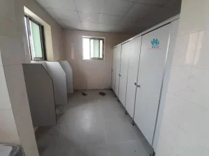 Sản xuất và thi công vách ngăn wc hiện đại tiện dụng tạo nét độc đáo