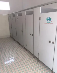 Chiều cao vách ngăn vệ sinh hướng dẫn công thức tính và yếu tố ảnh hưởng năm 2025