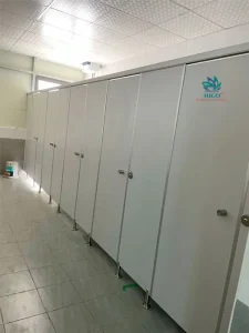 Điều cần biết khi thi công vách ngăn vệ sinh tấm compact hpl bền bỉ và thẩm mỹ cao.