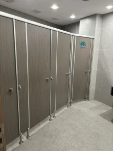 Vách ngăn nhà vệ sinh compact giá rẻ mang đến vẻ đẹp thẩm mỹ, phù hợp