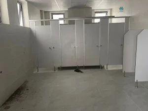 Tấm nhựa vách ngăn nhà vệ sinh 12MM màu đơn sắc hiện đại, sang trọng.