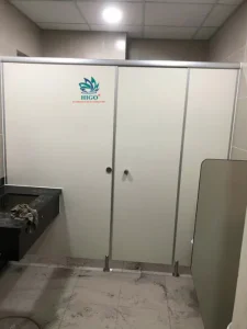 Phân loại vách ngăn nhà vệ sinh tấm compact chống nước, chịu lực tốt