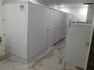 Phụ kiện vách ngăn vệ sinh compact hpl bao gồm những thành phần gì?