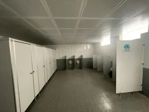 Cách chọn phụ kiện vách ngăn vệ sinh compact tăng độ bền và thẩm mỹ cho công trình