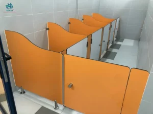 Vách ngăn vệ sinh trường mầm non thiết kế đẹp và thẩm mỹ phù hợp cho các bé yêu