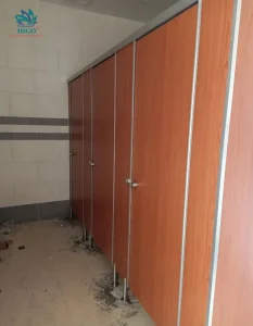 Tiêu chuẩn thiết kế kích thước vách ngăn vệ sinh sử dụng tấm compact hpl là bao nhiêu?