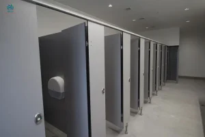 Tại sao vách ngăn tấm compact hpl lại được đánh giá độ bền cao và chất lượng