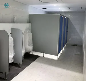 Cách chọn phụ kiện vách ngăn vệ sinh compact chất lượng tăng độ bền và thẩm mỹ cho công trình