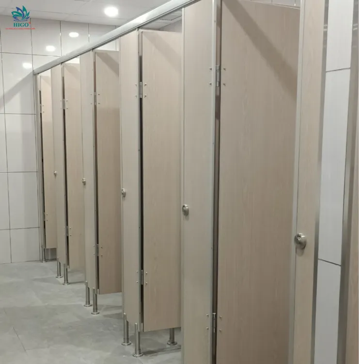Thi công vách ngăn vệ sinh bằng tấm compact giải pháp tiết kiệm chi phí
