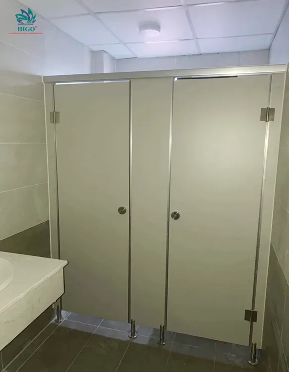 Thi công vách ngăn vệ sinh compact HPL tại Higo chuyên cung cấp vật tư nhân công