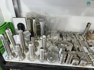 Phu kien vach ngan nha ve sinh không thể thiếu trong thi công vách ngăn vệ sinh