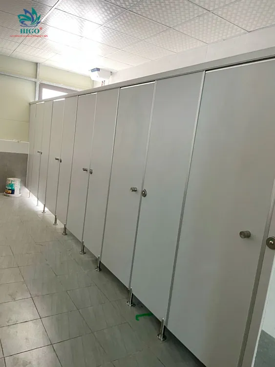 Vách ngăn nhà vệ sinh siêu thị giá tốt – đáp ứng nhu cầu chất lượng cao