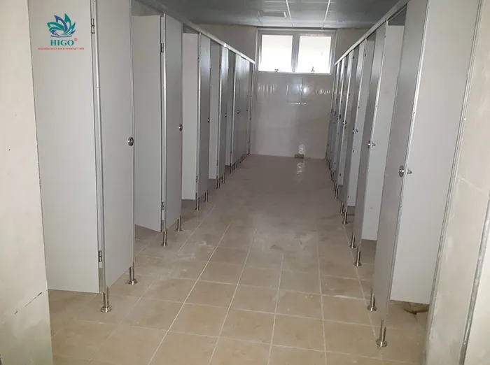 Tư vấn thi công và báo giá vách ngăn compact HPL 18mm cho nhà vệ sinh