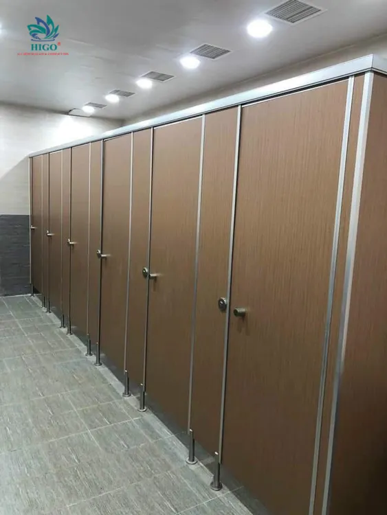 Báo giá tấm Compact HPL dày 12mm hoàn thiện cho công trình vệ sinh hiện đại
